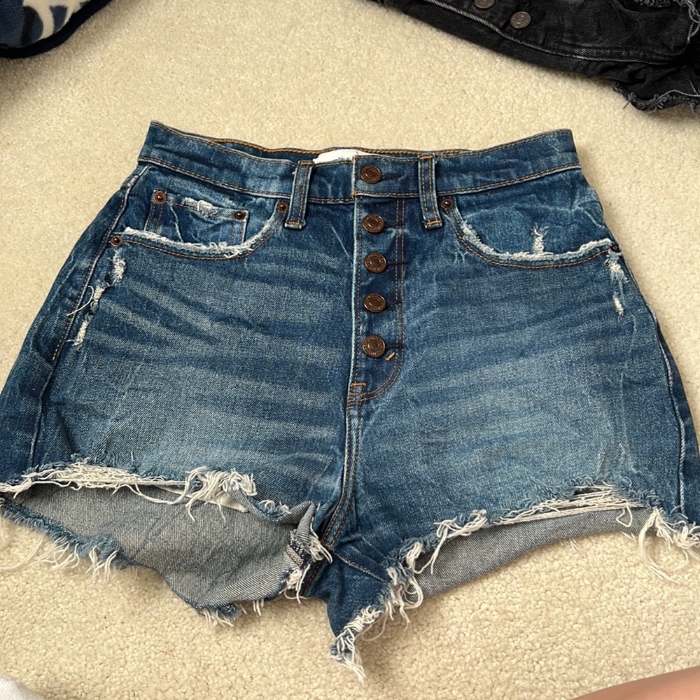 Abercrombie curve love mom shorts!